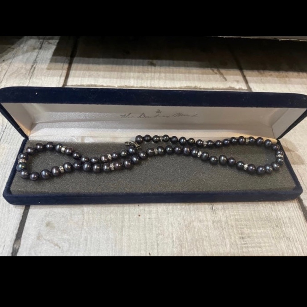 Danbury Mint black pearls necklace